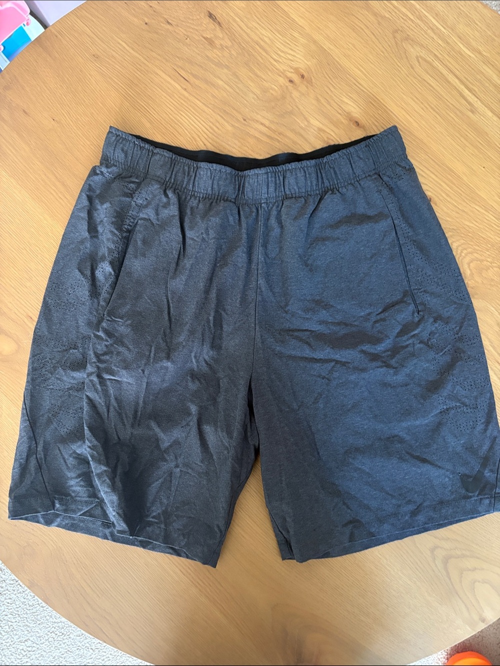 Nike Men's Dark Gray Athletic Shorts